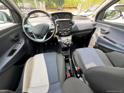 Lancia Ypsilon 1.2 69 CV 5 porte GPL Ecochic Alberta Ferretti (10)