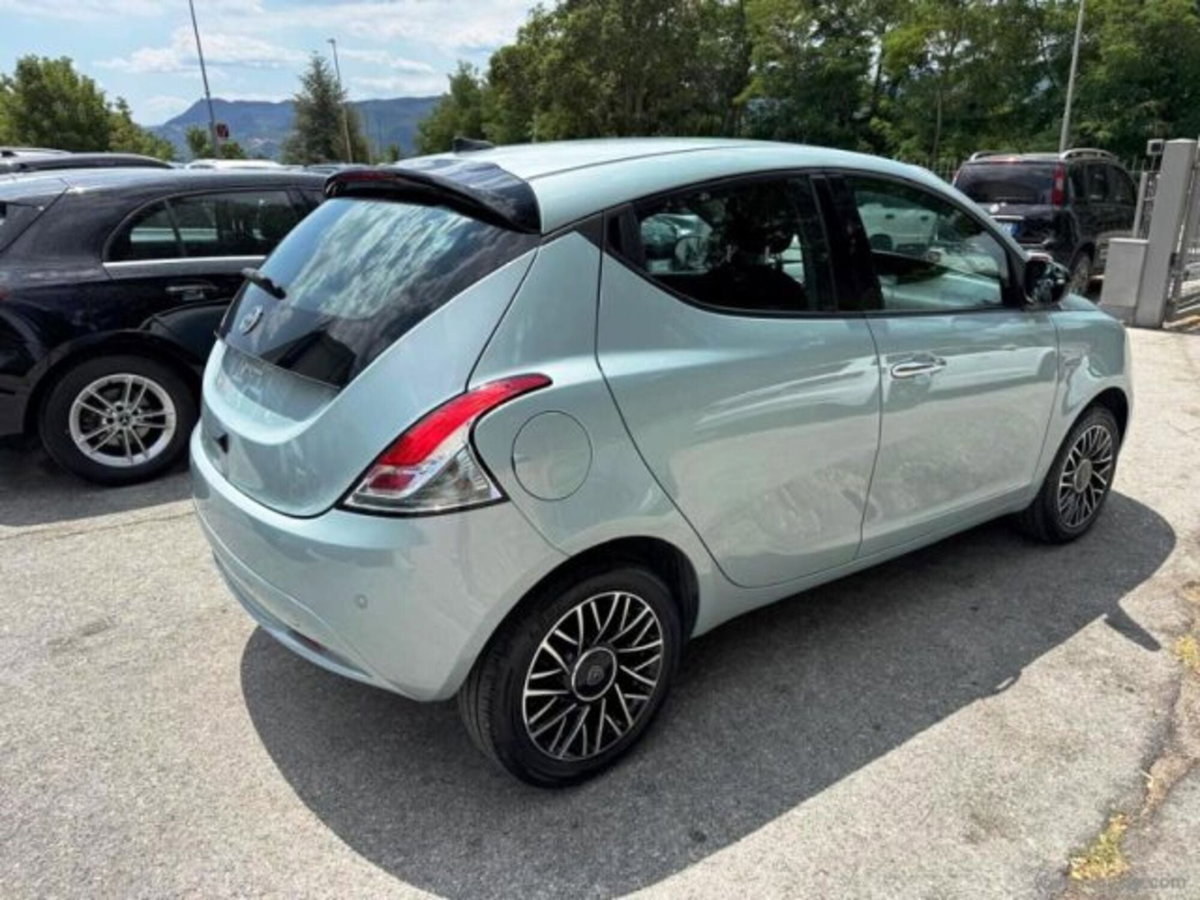 Lancia Ypsilon 1.2 69 CV 5 porte GPL Ecochic Alberta Ferretti (5)