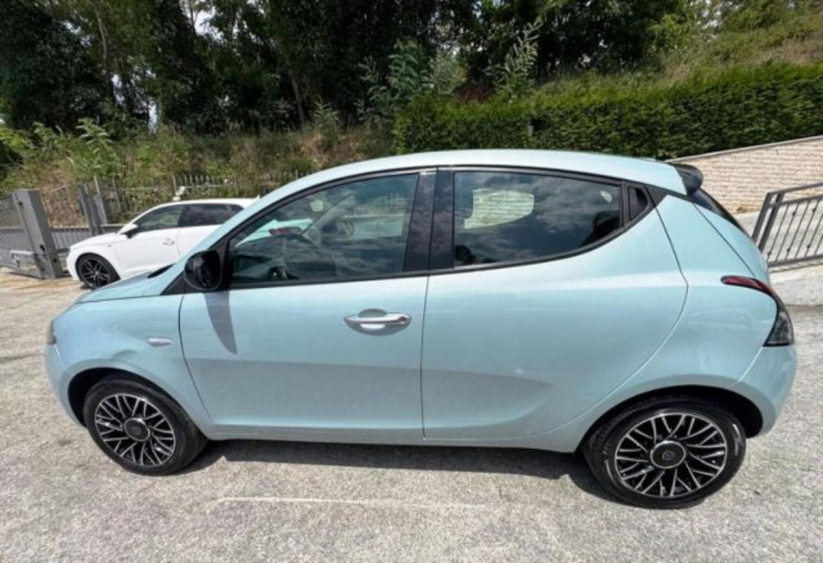 Lancia Ypsilon 1.2 69 CV 5 porte GPL Ecochic Alberta Ferretti (8)