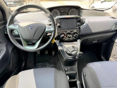 Lancia Ypsilon 1.2 69 CV 5 porte GPL Ecochic Alberta Ferretti (9)