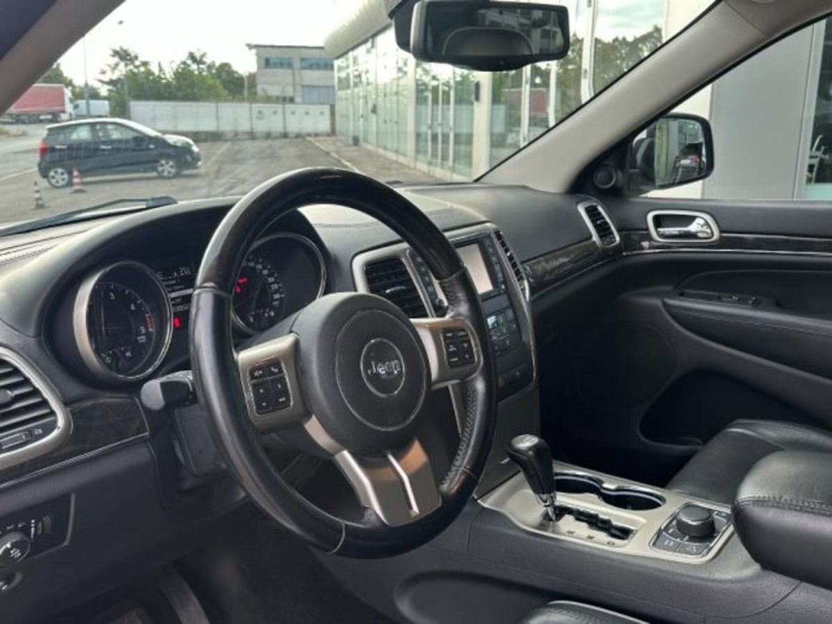 Jeep Grand Cherokee 3.0 CRD 241 CV Overland (12)