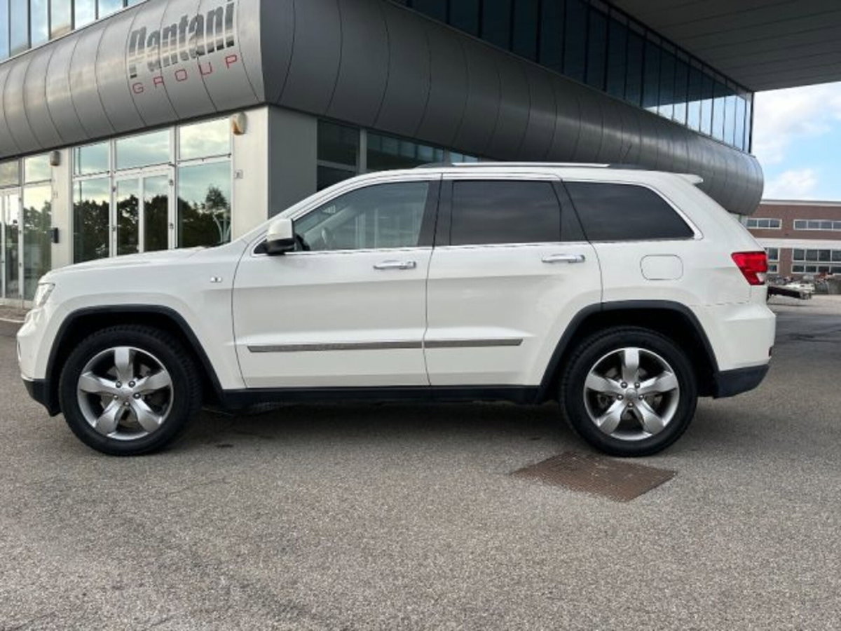 Jeep Grand Cherokee 3.0 CRD 241 CV Overland (8)