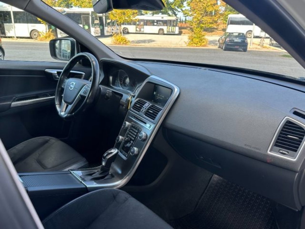 Volvo XC60 D4 AWD Geartronic Kinetic (11)