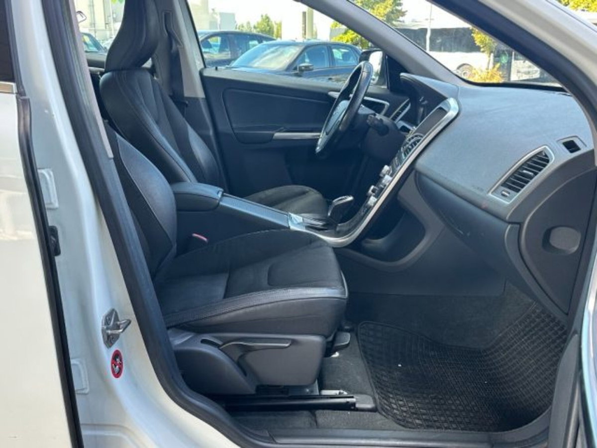 Volvo XC60 D4 AWD Geartronic Kinetic (12)