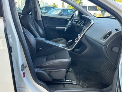 Volvo XC60 D4 AWD Geartronic Kinetic (12)