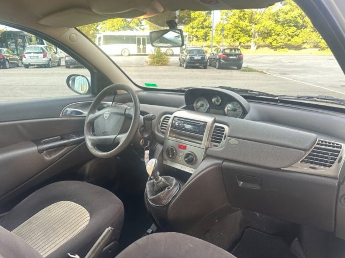 Lancia Ypsilon 1.2 Argento (10)