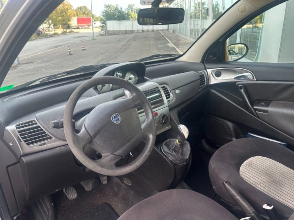 Lancia Ypsilon 1.2 Argento (11)