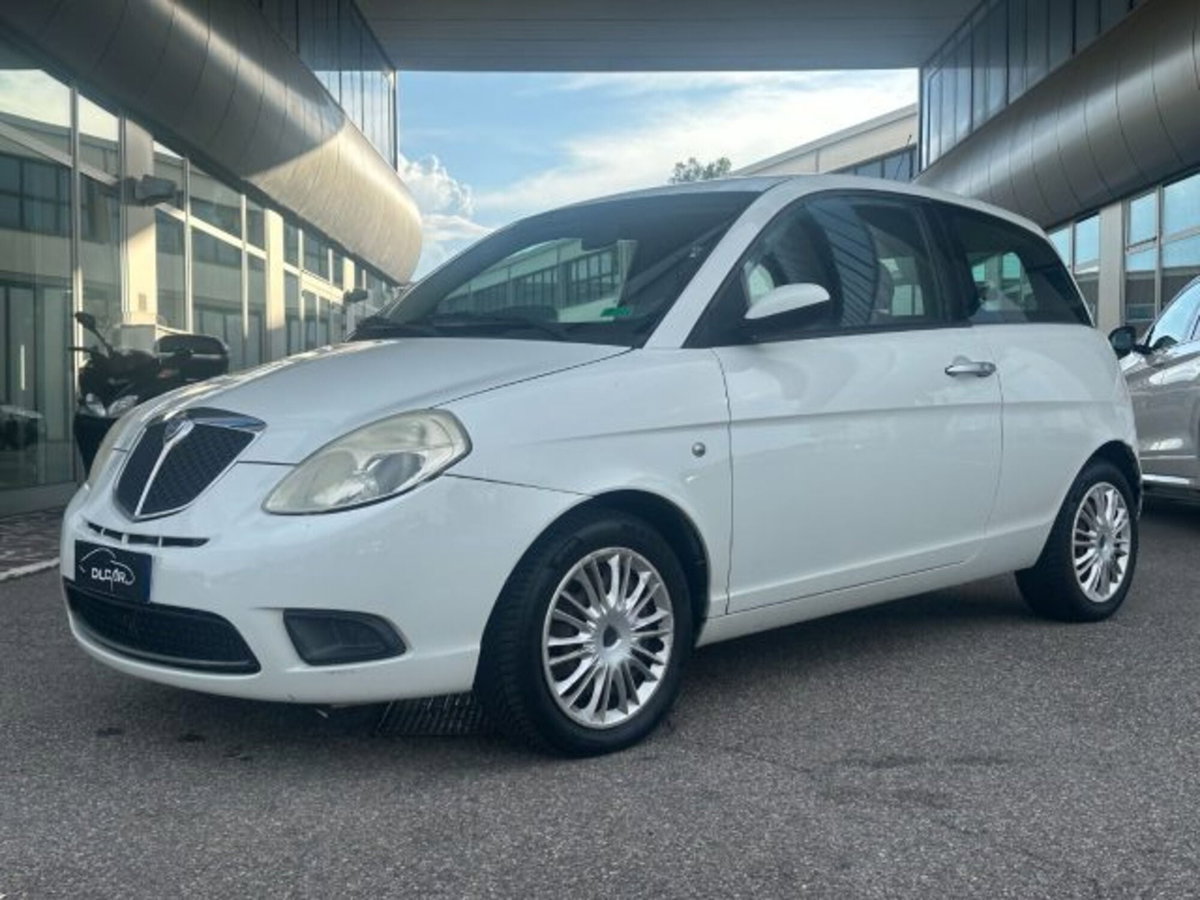 Lancia Ypsilon 1.2 Argento (3)