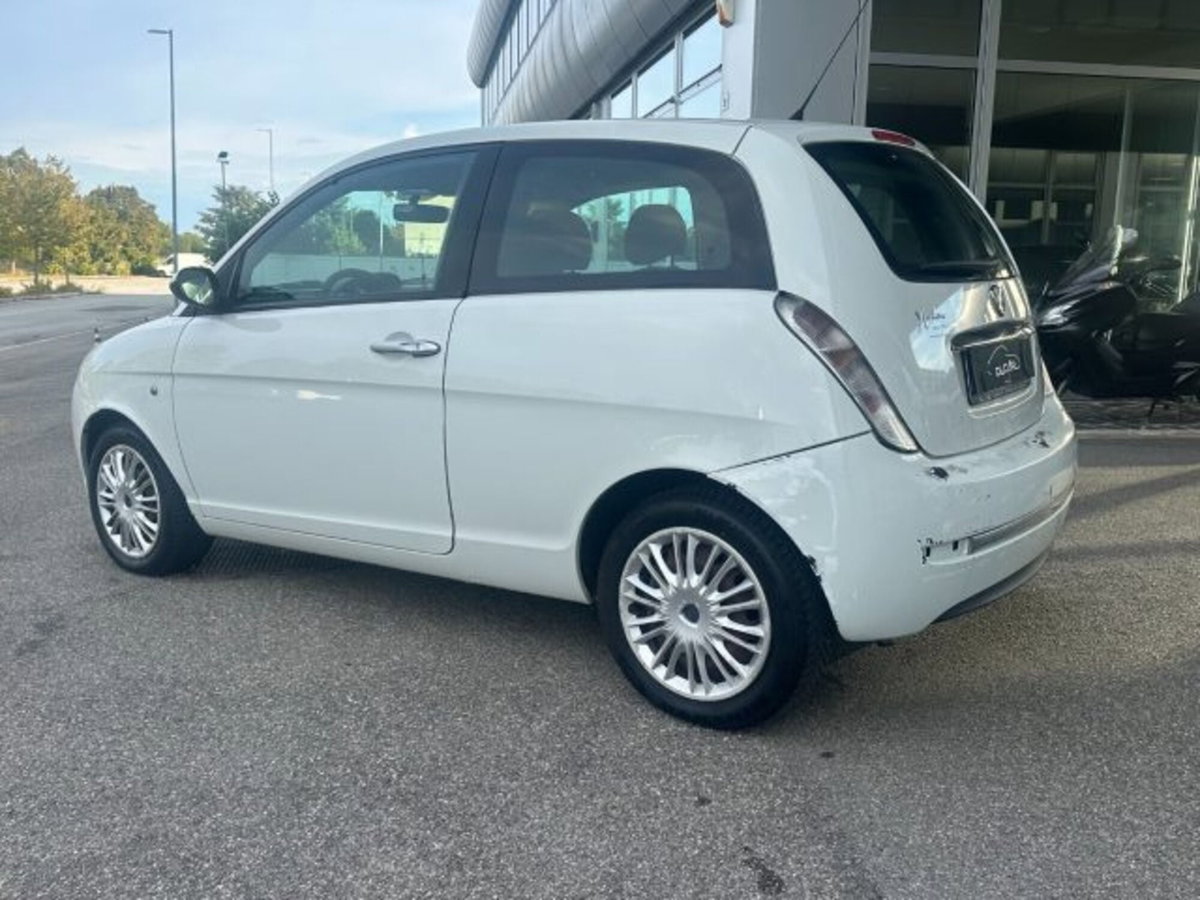 Lancia Ypsilon 1.2 Argento (6)
