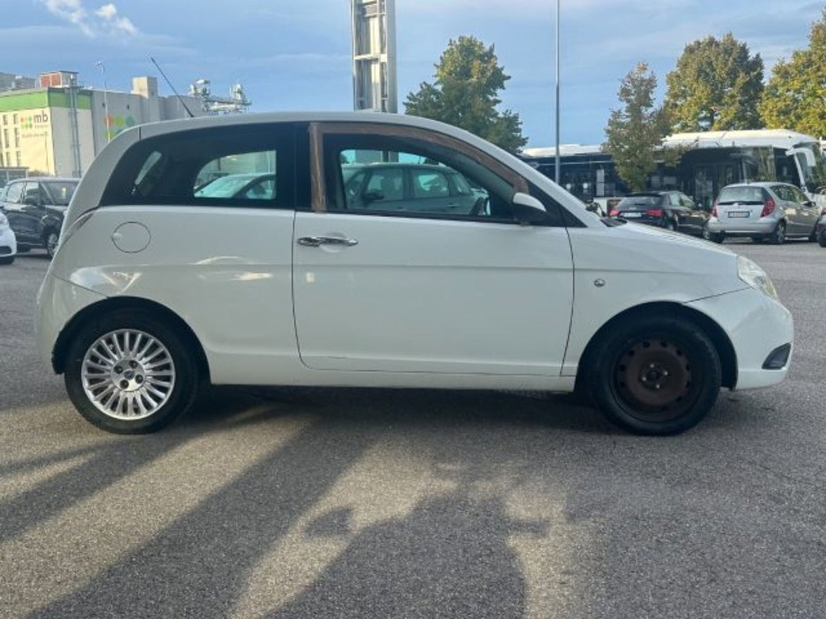 Lancia Ypsilon 1.2 Argento (7)