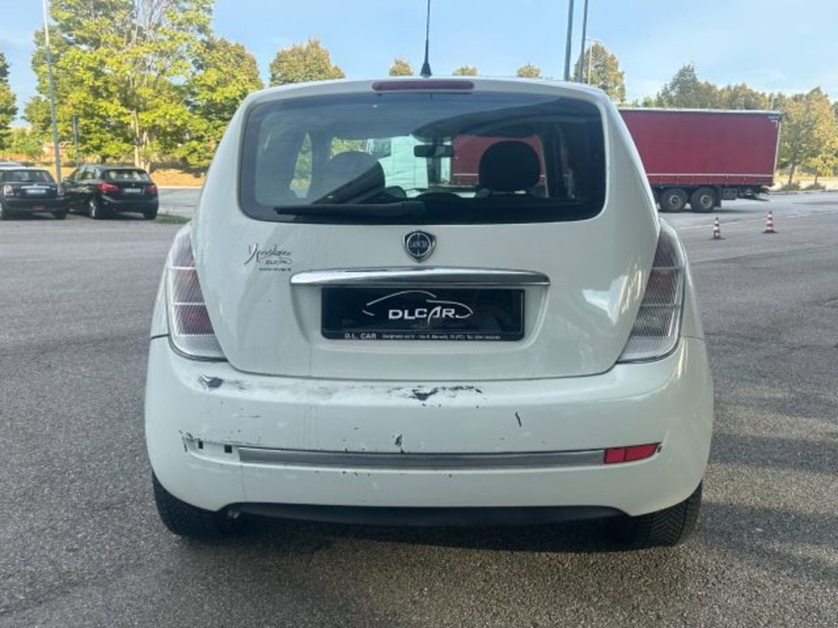 Lancia Ypsilon 1.2 Argento (9)