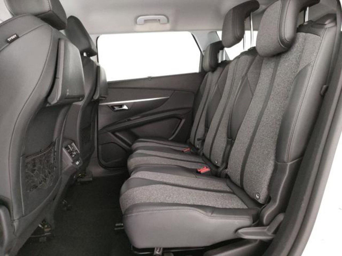 Peugeot 5008 BlueHDi 130 S&S EAT8 Allure (17)