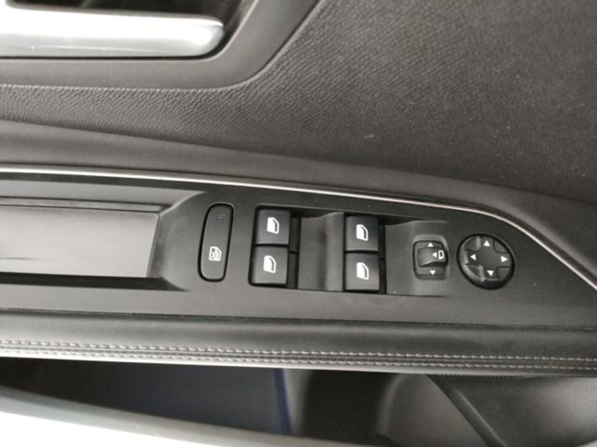 Peugeot 5008 BlueHDi 150 S&S Allure (18)