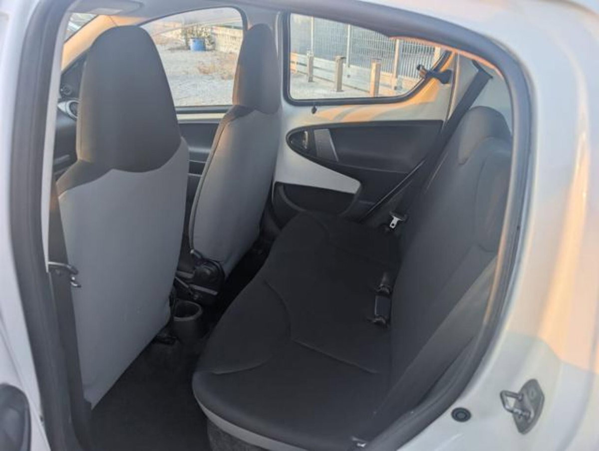 Toyota Aygo 1.0 12V VVT-i 5 porte Active Connect (12)