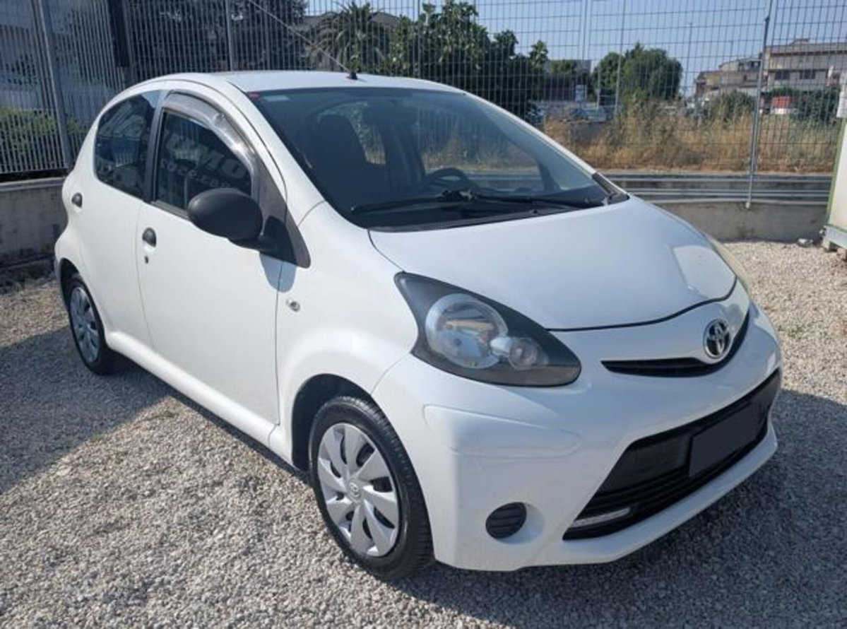 Toyota Aygo 1.0 12V VVT-i 5 porte Active Connect (2)