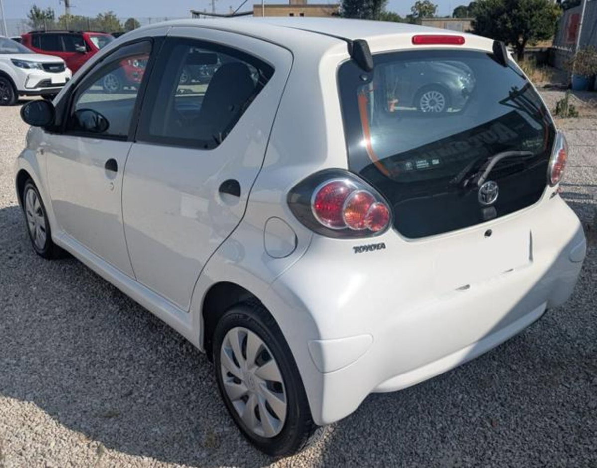 Toyota Aygo 1.0 12V VVT-i 5 porte Active Connect (4)