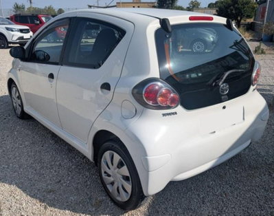 Toyota Aygo 1.0 12V VVT-i 5 porte Active Connect (4)