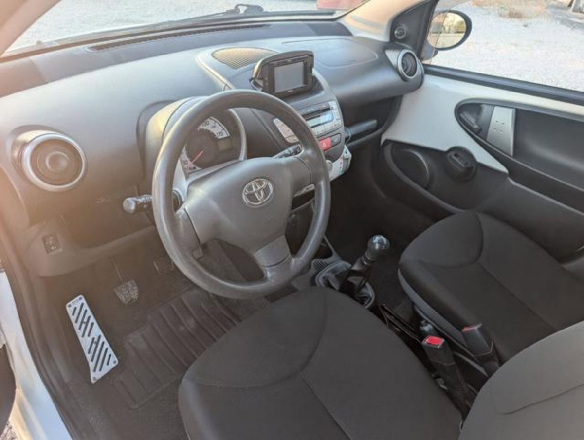 Toyota Aygo 1.0 12V VVT-i 5 porte Active Connect (6)