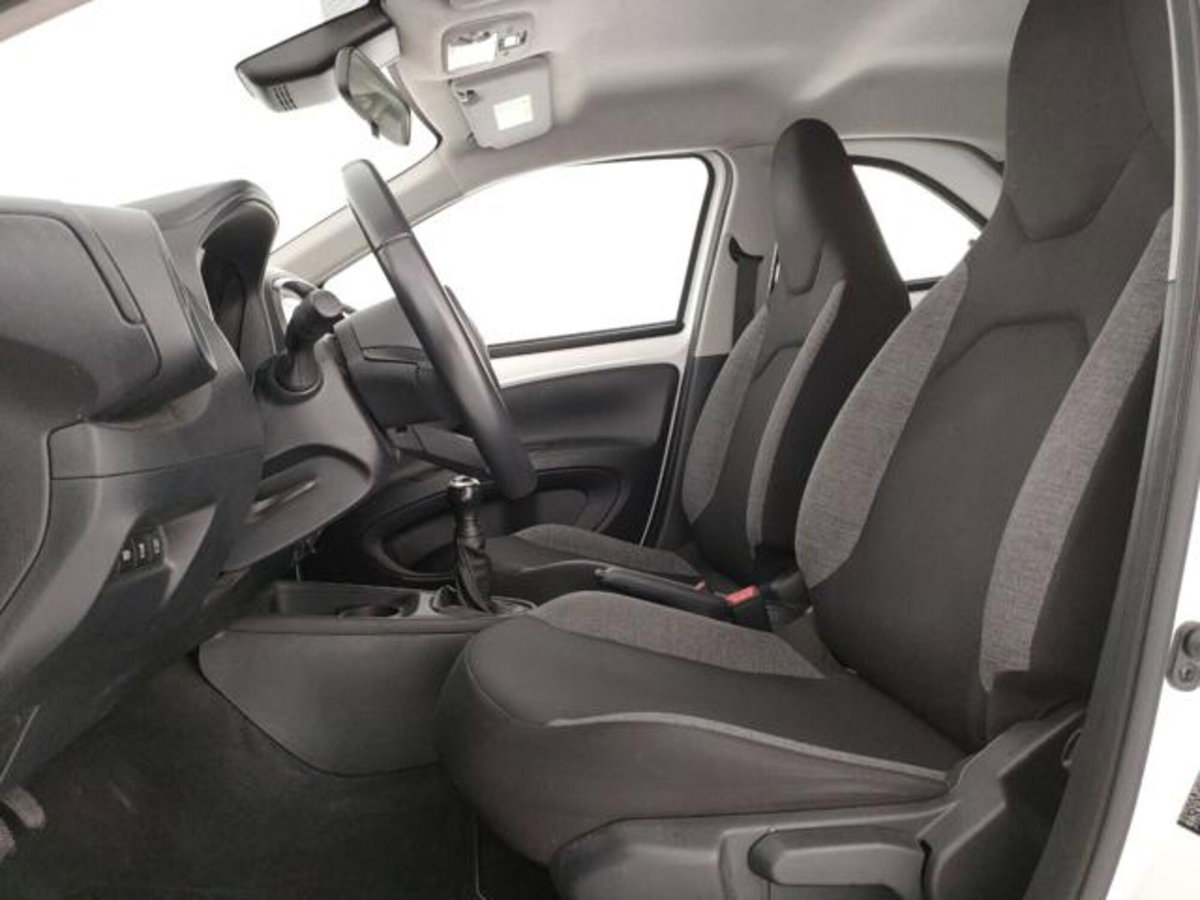 Toyota Aygo X 1.0 VVT-i 72 CV 5 porte Limited Air (5)