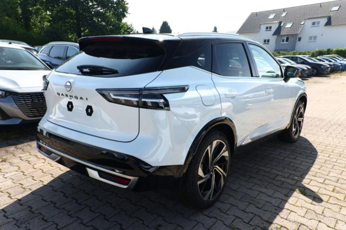 Nissan Qashqai 1.3 mhev Tekna 4wd 158cv xtronic (2)