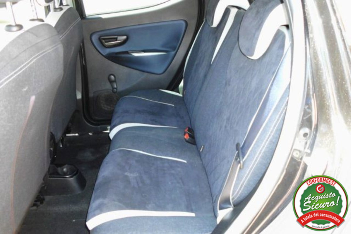 Lancia Ypsilon 1.2 69 CV 5 porte Gold (10)