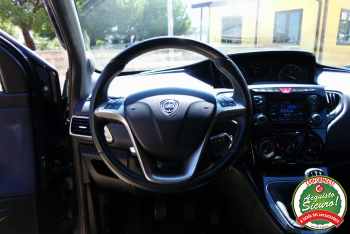Lancia Ypsilon 1.2 69 CV 5 porte Gold (13)