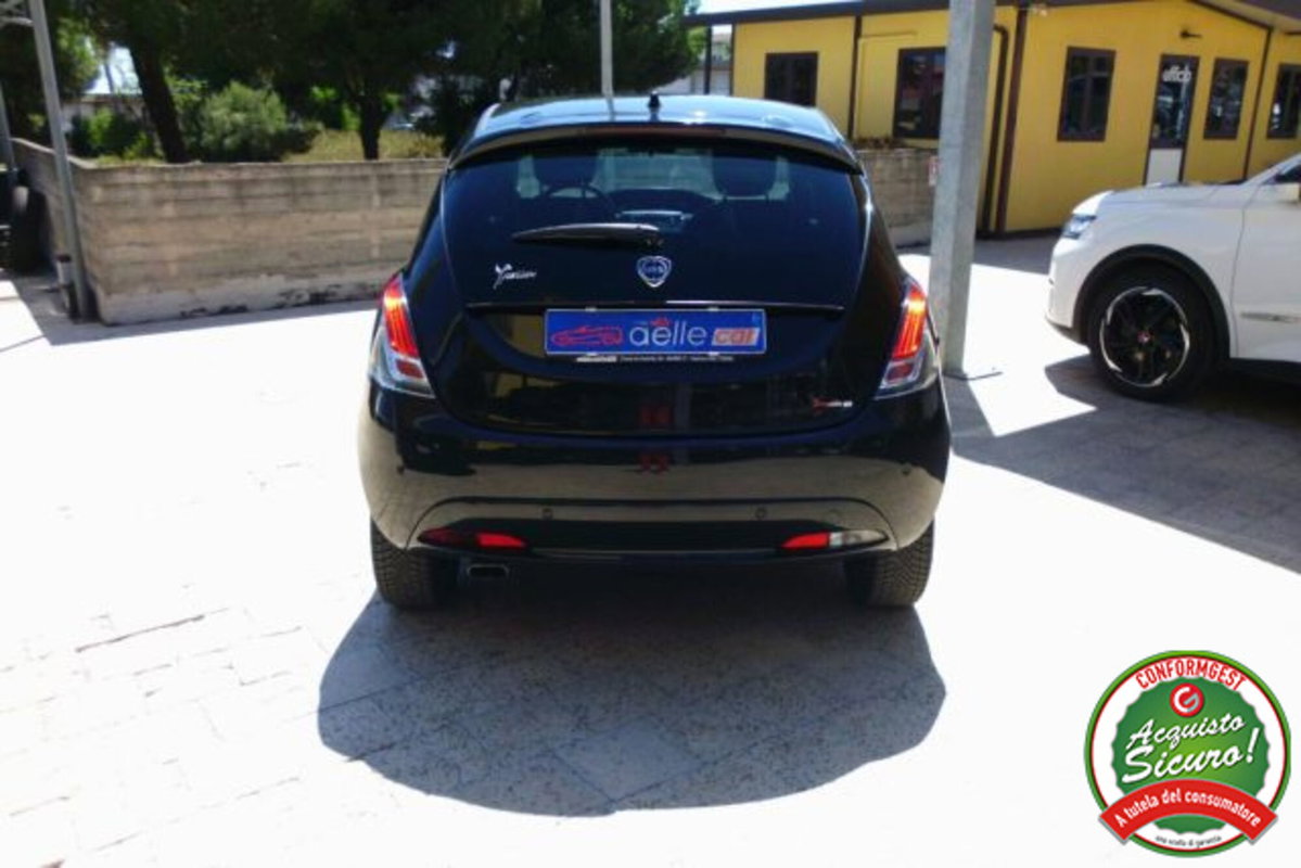 Lancia Ypsilon 1.2 69 CV 5 porte Gold (6)