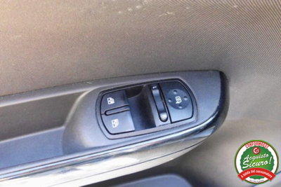 Opel Corsa 1.2 5 porte Cosmo (15)