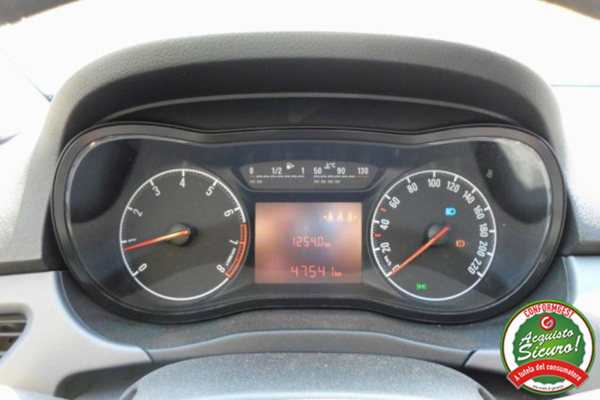 Opel Corsa 1.2 5 porte Cosmo (17)
