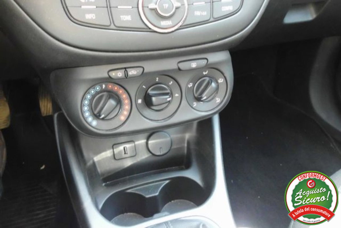 Opel Corsa 1.2 5 porte Cosmo (20)