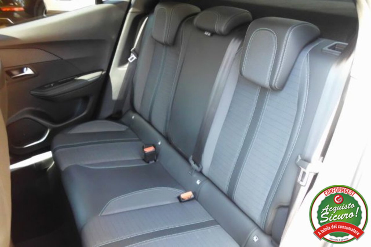 Peugeot 2008 BlueHDi 130 S&S EAT8 Allure Pack (12)