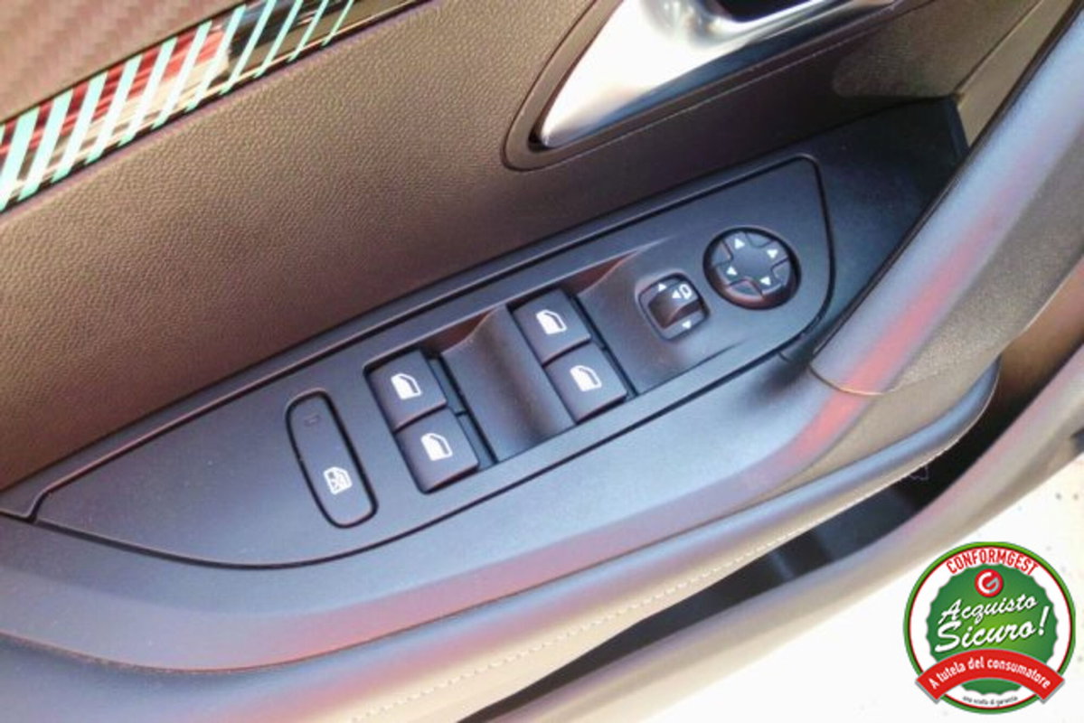 Peugeot 2008 BlueHDi 130 S&S EAT8 Allure Pack (16)