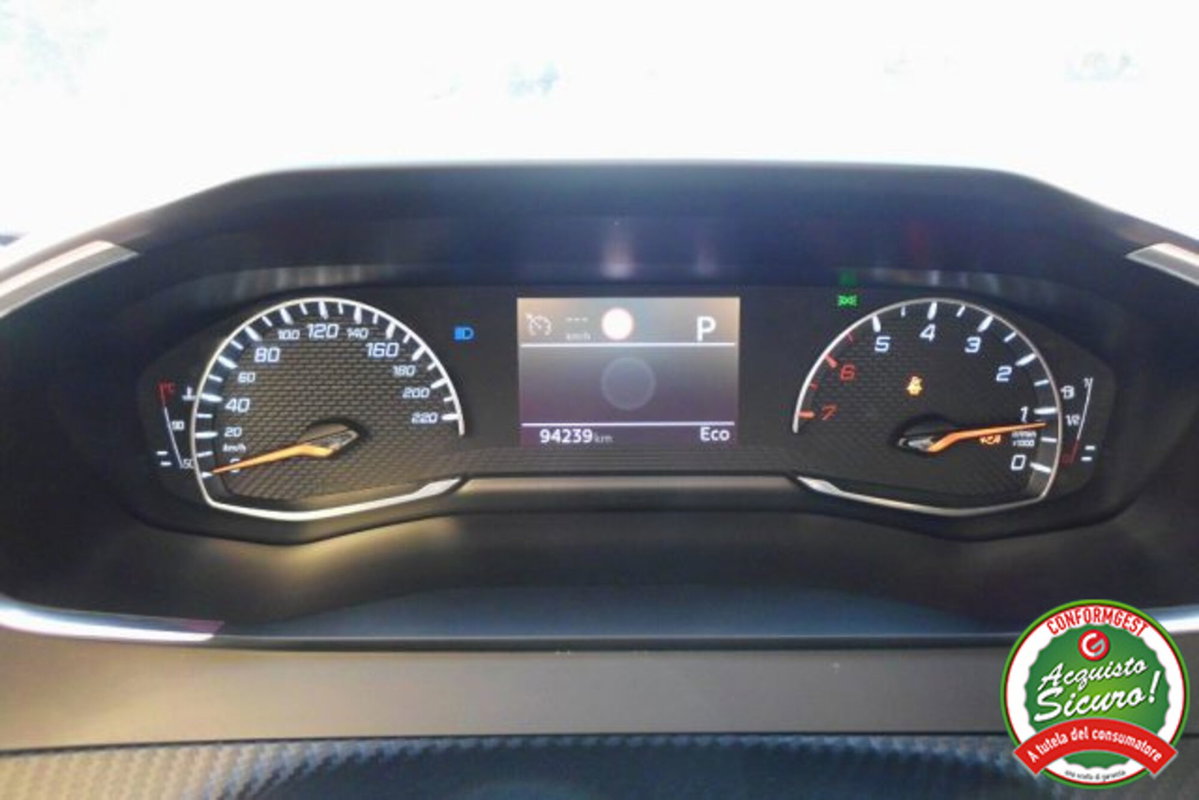 Peugeot 2008 BlueHDi 130 S&S EAT8 Allure Pack (18)