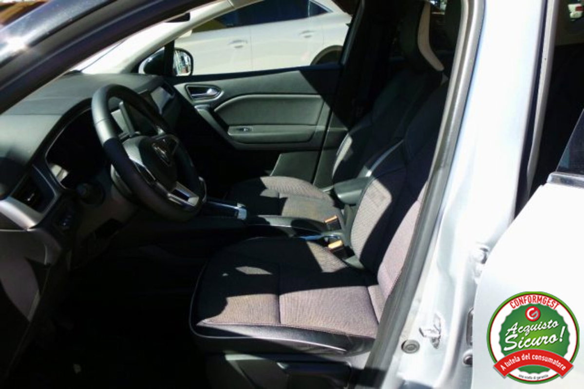 Renault Captur Full Hybrid E-Tech 145 CV Initiale Paris (9)