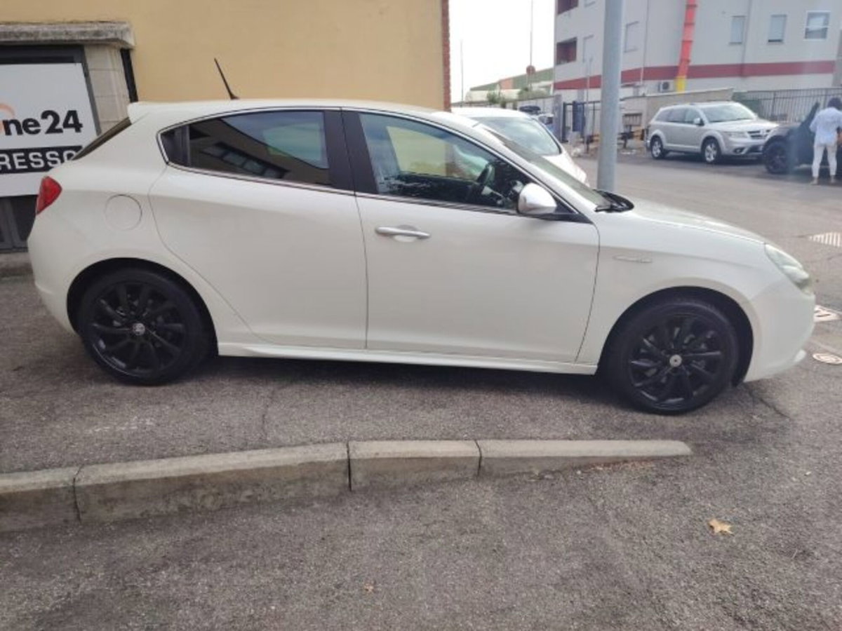 Alfa Romeo Giulietta 2.0 JTDm-2 Exclusive 140cv (6)