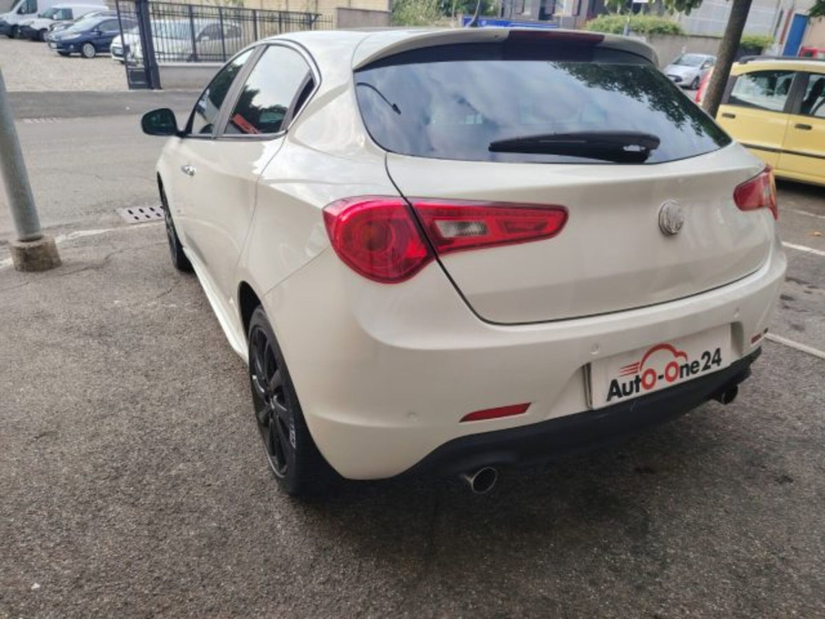 Alfa Romeo Giulietta 2.0 JTDm-2 Exclusive 140cv (8)
