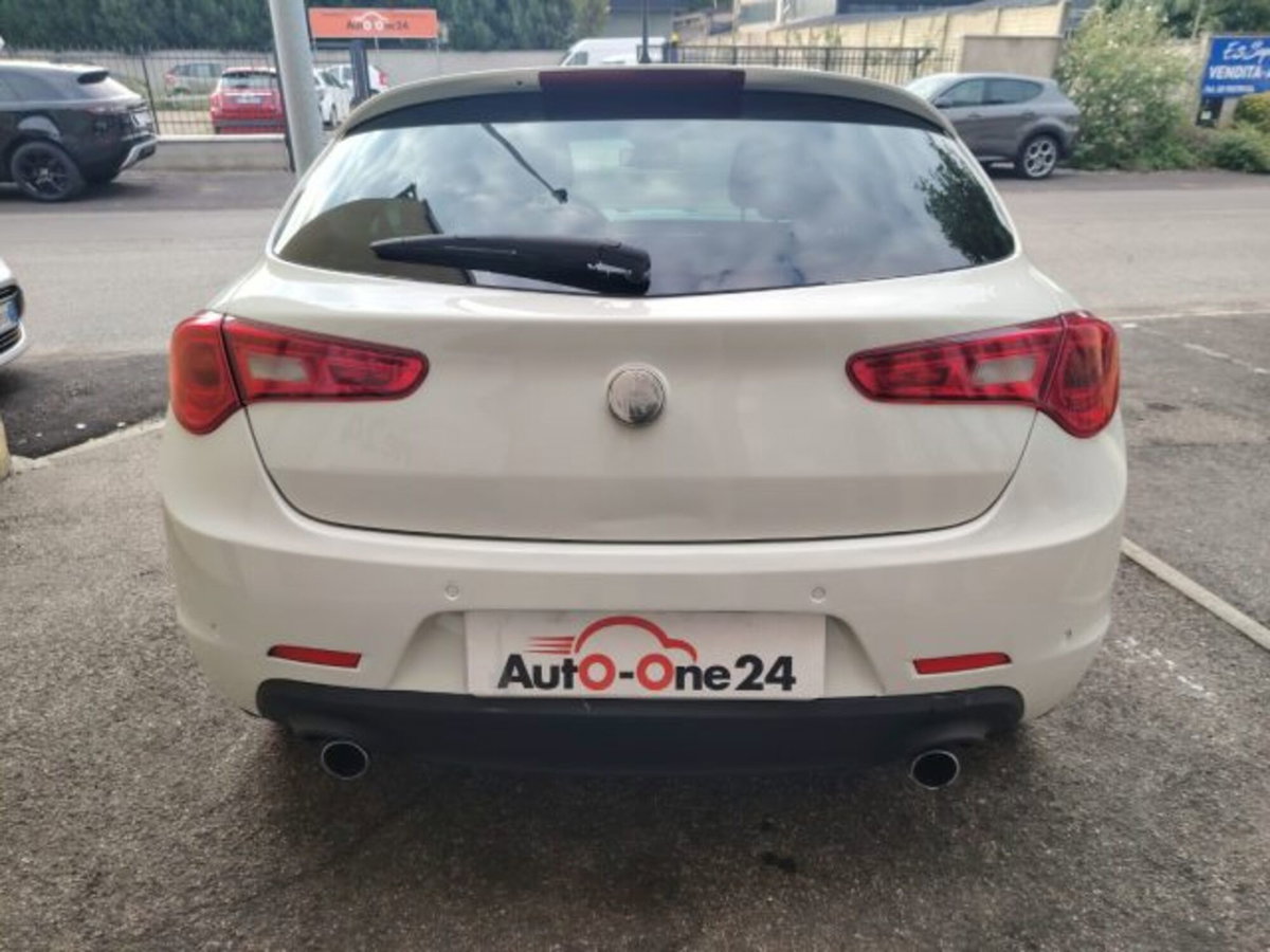 Alfa Romeo Giulietta 2.0 JTDm-2 Exclusive 140cv (9)