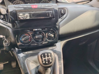Lancia Ypsilon 1.2 69 CV 5 porte GPL Ecochic Alberta Ferretti (13)