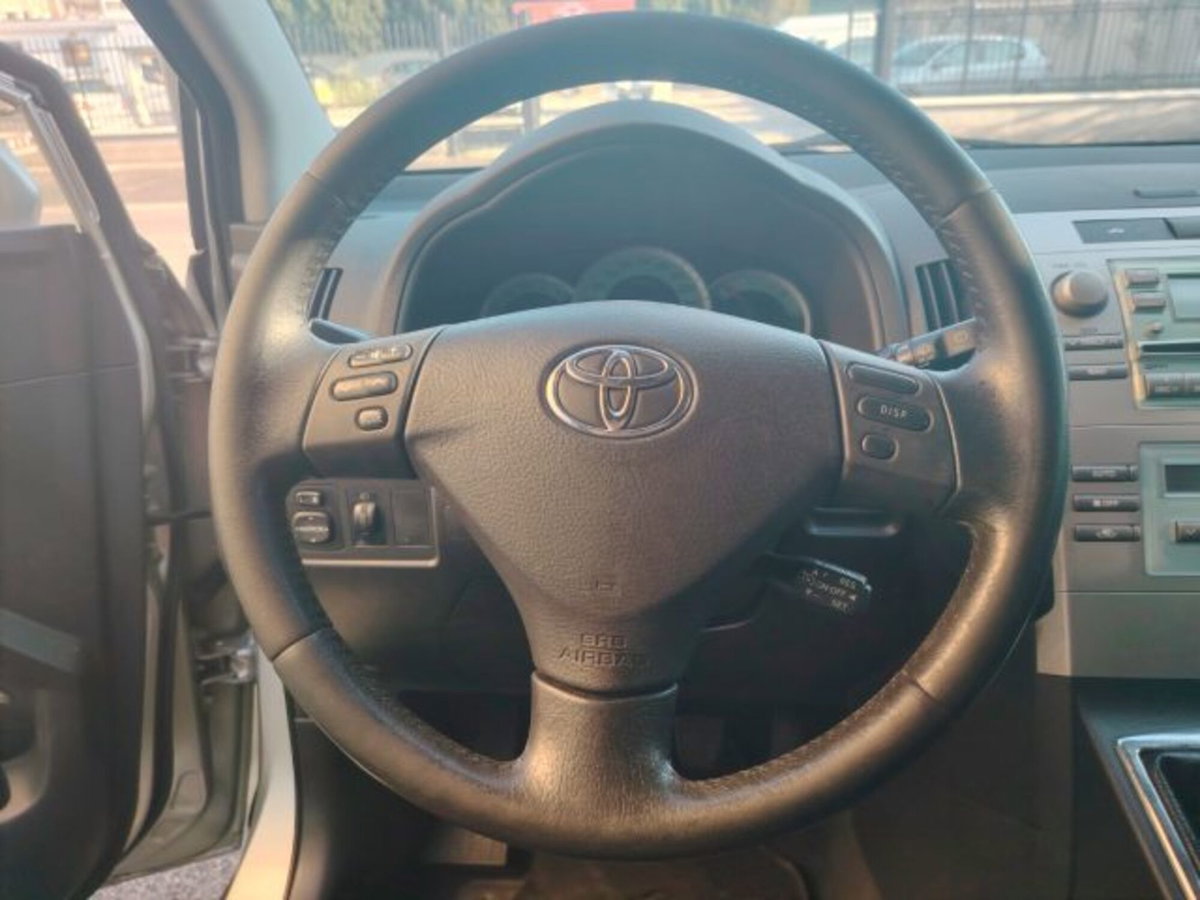 Toyota Corolla Verso 1.8 16V Sol (10)