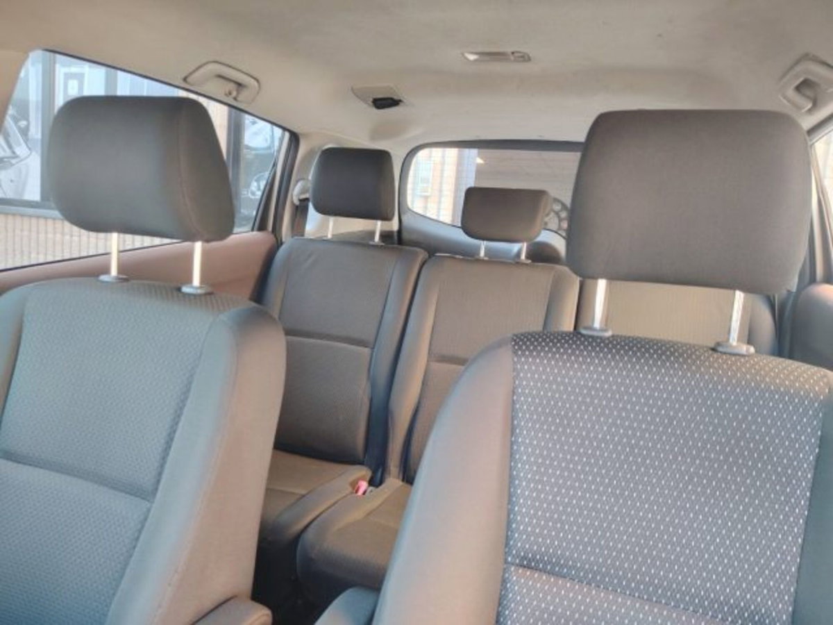Toyota Corolla Verso 1.8 16V Sol (13)