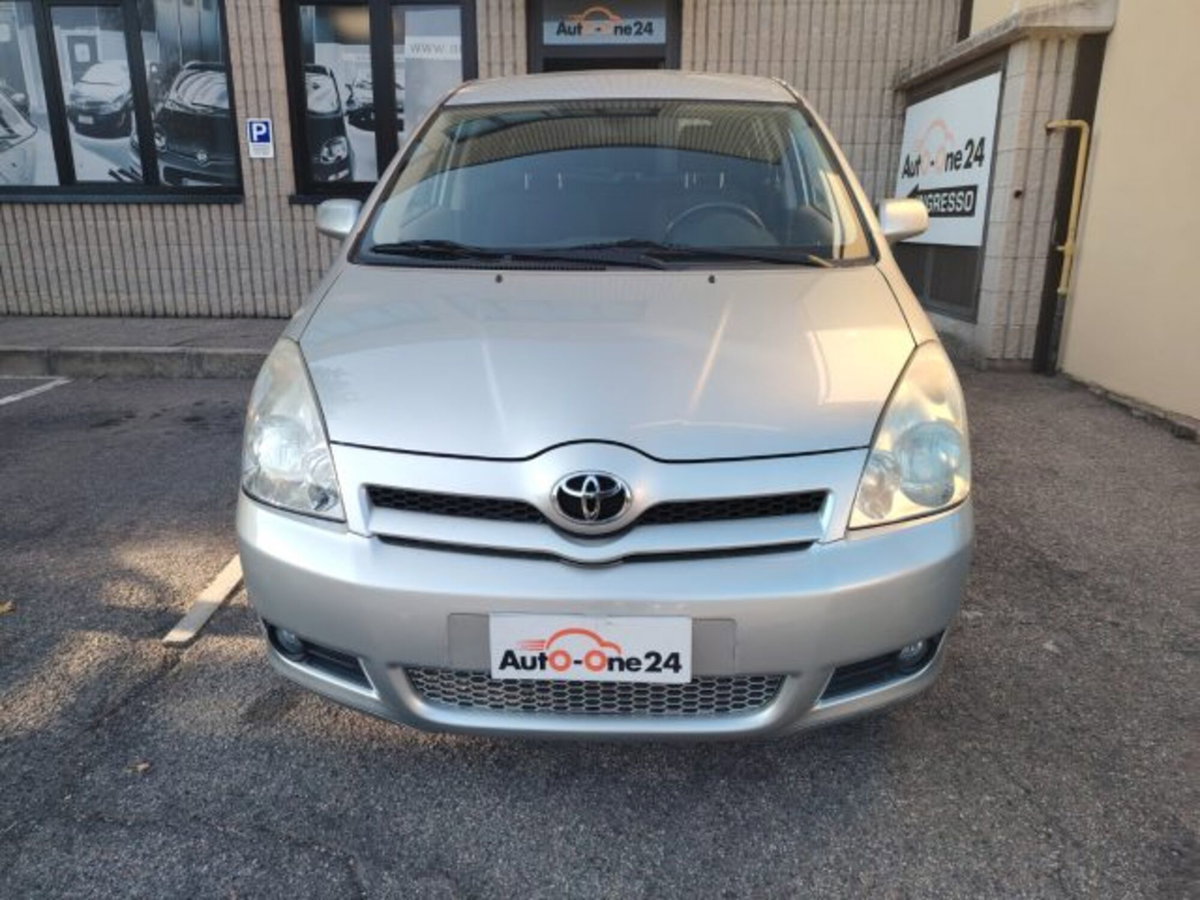Toyota Corolla Verso 1.8 16V Sol (2)