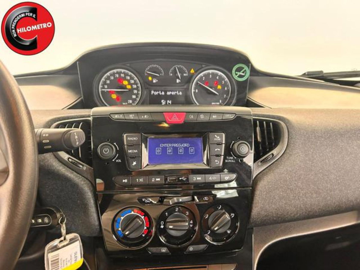 Lancia Ypsilon 1.0 FireFly 5 porte S&S Hybrid Silver Plus (11)