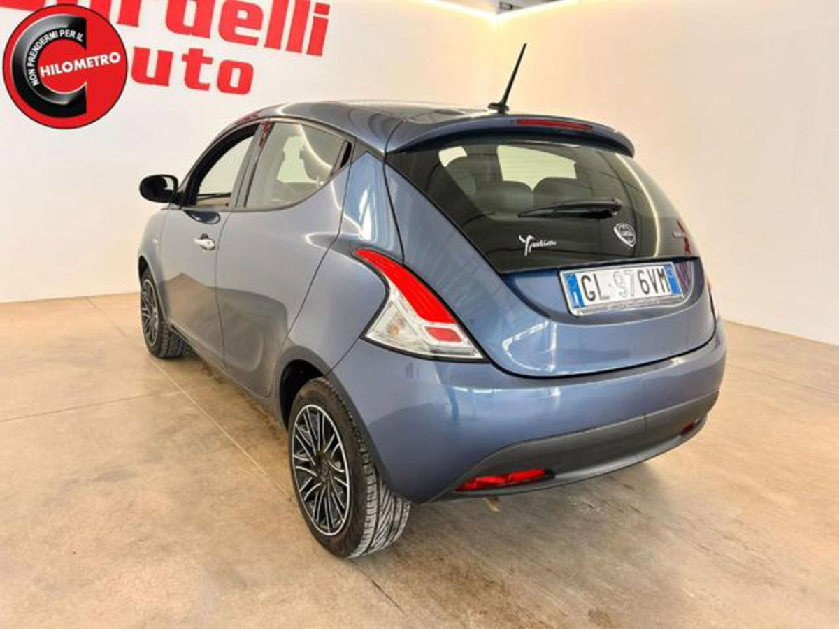 Lancia Ypsilon 1.0 FireFly 5 porte S&S Hybrid Silver Plus (3)