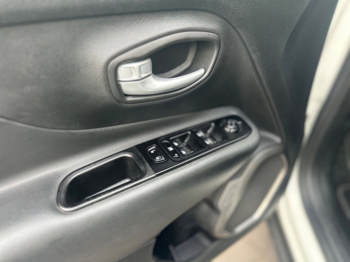 Jeep Renegade 1.6 Mjt 130 CV Limited (10)