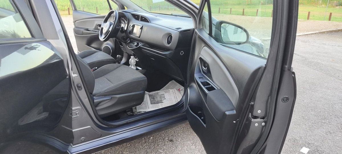 Toyota Yaris 1.5 Hybrid 5 porte Active (14)