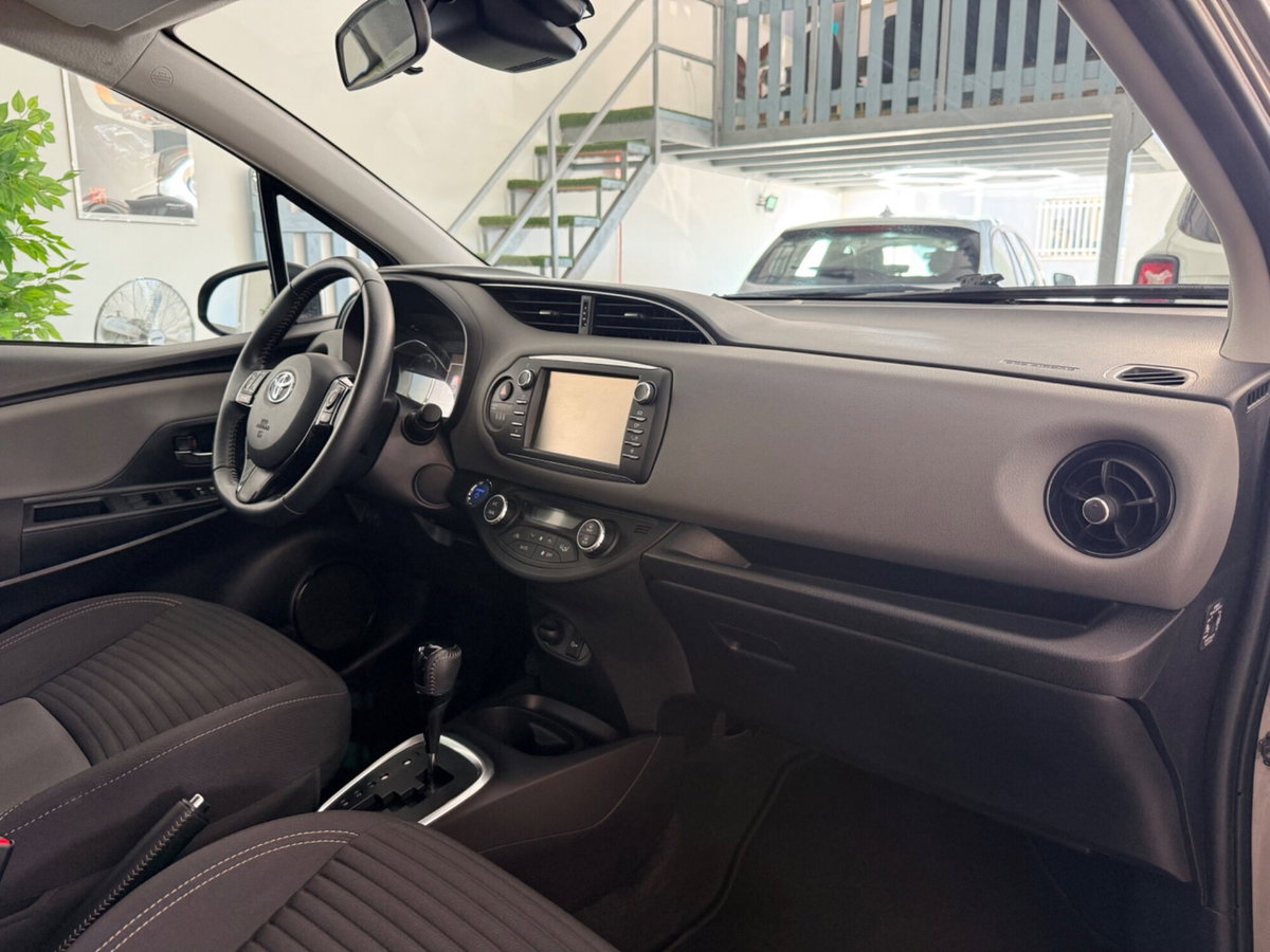Toyota Yaris 1.5 Hybrid 5 porte Energy (18)
