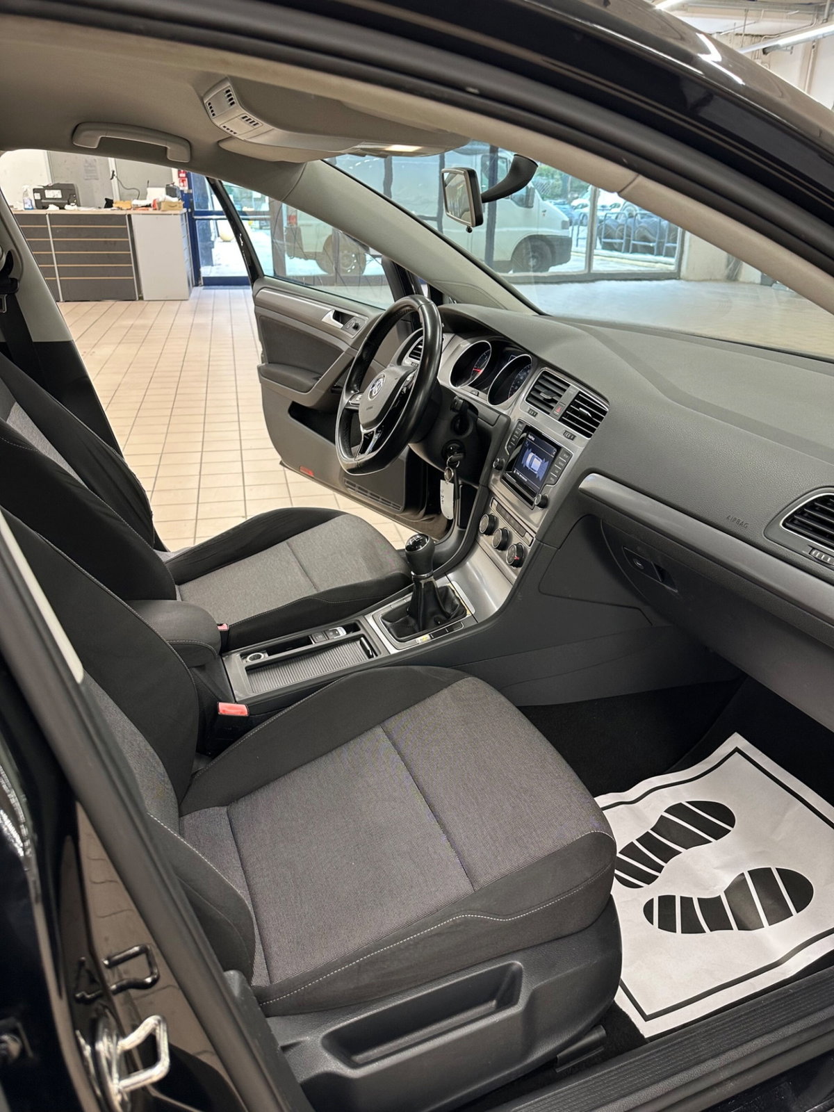 Volkswagen Golf 1.6 TDI 90 CV 5p. Trendline BlueMotion Technology (16)