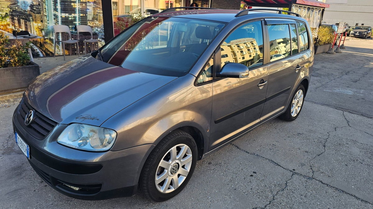 Volkswagen Touran TDI 90CV Conceptline (2)