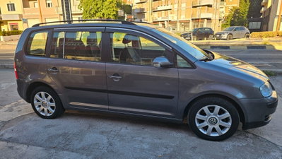 Volkswagen Touran TDI 90CV Conceptline (3)