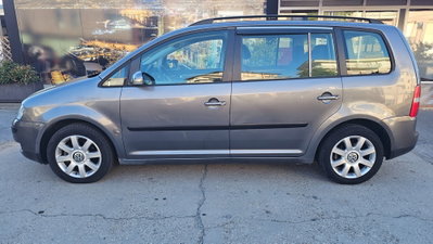 Volkswagen Touran TDI 90CV Conceptline (4)
